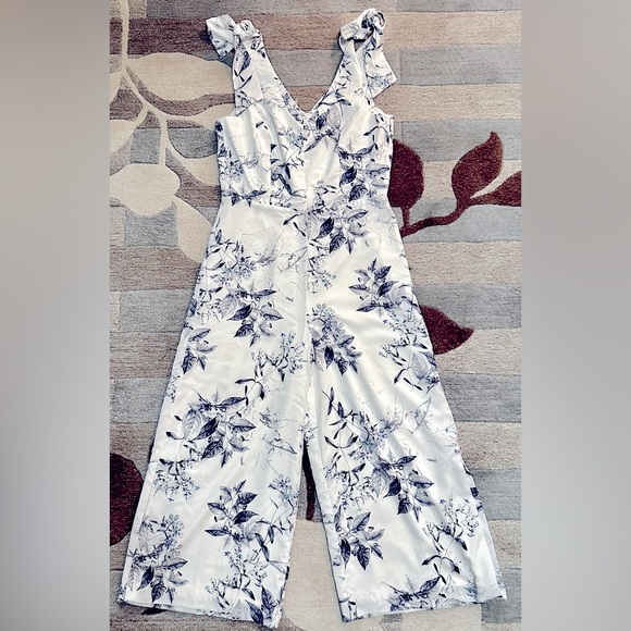 Alex Marie Sleeveless Juniper Cropped Wide Slit-Leg Floral Crepe Jumpsuit - Picture 6 of 8